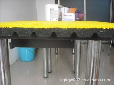 【特賣廣場專用T型溝槽防滑耐磨磚】價格,廠家,圖片,塑料、塑膠、橡膠地板,魏縣鳴仁橡膠制品mdash;&mdash;銷售一部-